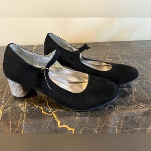 Kenneth Cole girl pumps